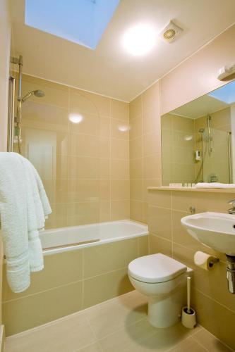 Queens Hotel - image 6