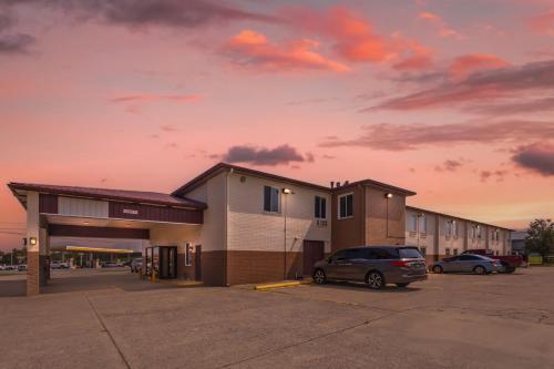 Red Roof Inn Paducah - image 10