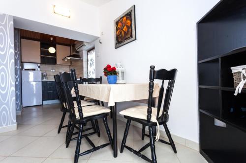 Apartments and rooms with parking space Pakostane Biograd - 24768 - image 2
