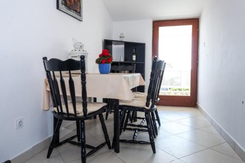Two-Bedroom Apartment with Terrace and Sea View image 4