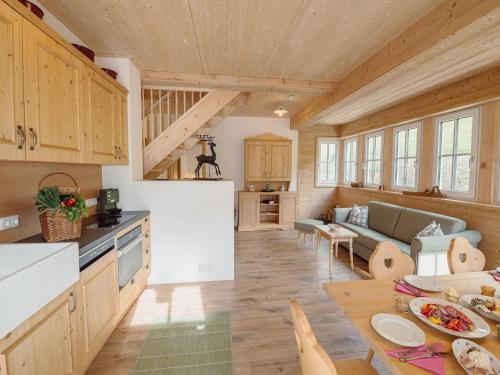 kuhinja, Chalet near Lake Grundlsee with Sauna in Archkogl