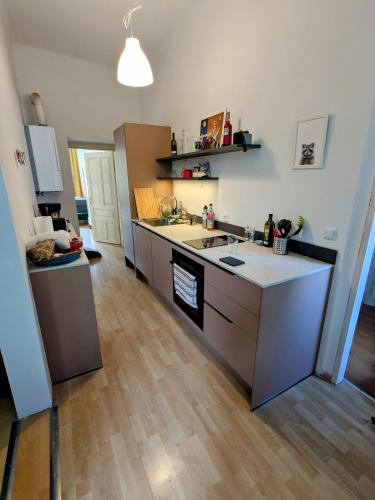 Cosy room in shared apartment with balcony, Вена (фото 7)
