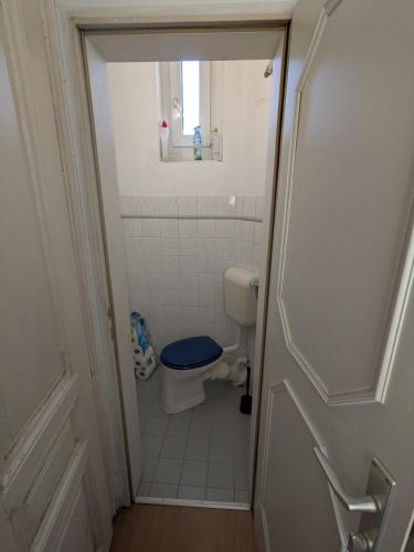 Cosy room in shared apartment with balcony, Вена (фото 8)