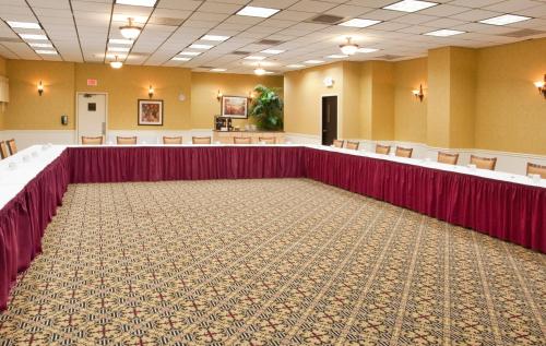 Holiday Inn Rancho Cordova - Northeast Sacramento an IHG Hotel - image 8