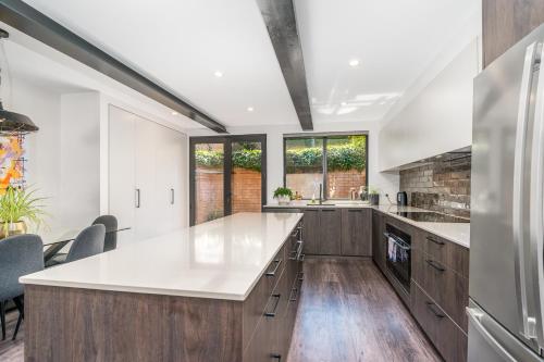 Kjøkken, 3BR Home near Canberra Hospital and Parliament - Hosted by CanStay in Red Hill