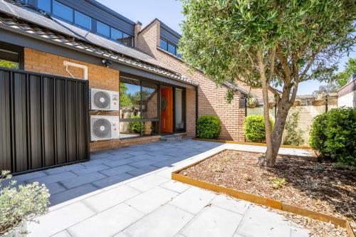 Kert, 3BR Home near Canberra Hospital and Parliament House - Hosted by CanStay in Red Hill