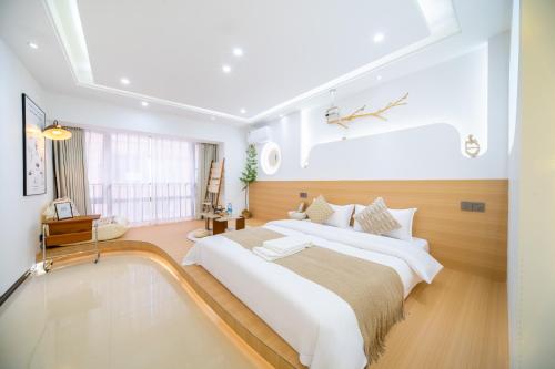. Xiaolu Chain Luxury Designer Homestay