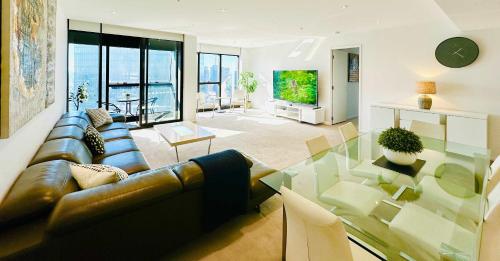 Prima Tower - Penthouse Style Super-sized Apartment with Balcony by Casino and MCEC, Melbourne (photo 6)