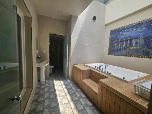 room detail thumbnail 2