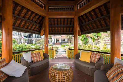 Orestay Halong Garden Villas