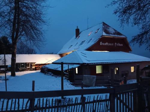 A szálláshely kívülről, Das Falken Nest in Eisenbach (Hochschwarzwald)