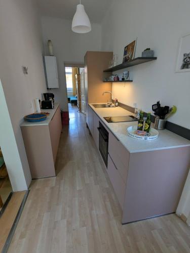 Cosy room in shared apartment with balcony, Вена (фото 2)