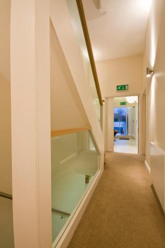 Queens Hotel - image 4