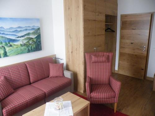 Das Waldhotel - Genuss & Wellness am Notschreipass The 4-star Schwarzwald Wellnesshotel am Notschreipass offers comfort and convenience whether youre on business or holiday in Wieden. The property features a wide range of facilities to make your stay