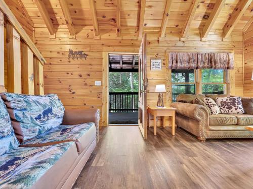 ER93 - Pirate's Cove - Great Location! Close to All the Action! cabin - image 9
