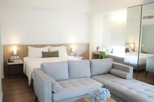 Zuri Express Lippo Cikarang Room Type - Junior Suite with Balcony