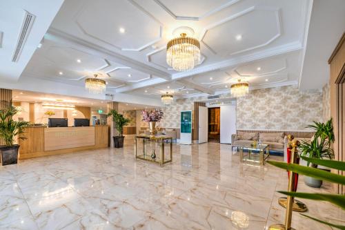 Lobi, Palms Hotel & Retreat By Palette London Romford in Londra
