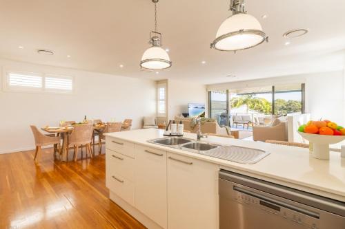 Kitchen, 68 Saratoga Ave - Ducted Air con, Wi-Fi, Small Boat Parking in Corlette