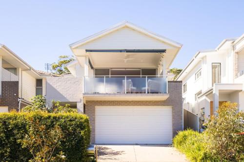 Exterior view, 68 Saratoga Ave - Ducted Air con, Wi-Fi, Small Boat Parking in Corlette