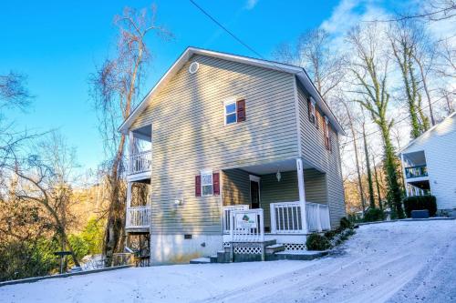 Gatlinburg Getaway - image 11