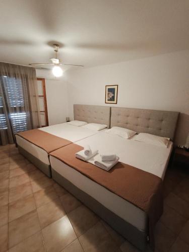 Quadruple Room with City View image 10