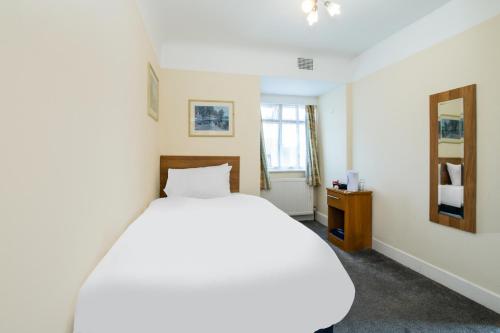 Russel Court Hotel Bournemouth Central - image 4