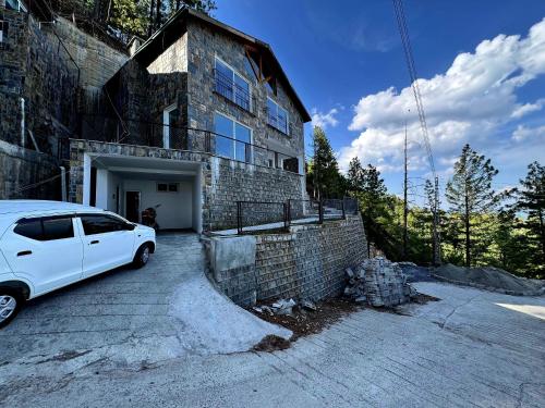Haven Pine Grove Khaira Gali - 3BR Home with Patio & Lawn - image 13
