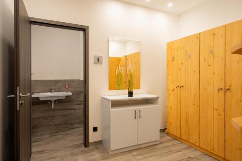 One-Bedroom Apartment image 10