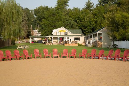 Shore Meadows Lodge LLC - Accommodation - Lake George