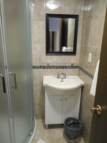Hotel Victor – Montreal