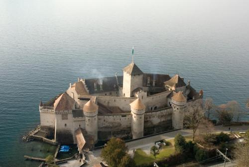 Special Offer - Double or Twin Room with One Dinner for Two Persons and Visit to Chillon Castle