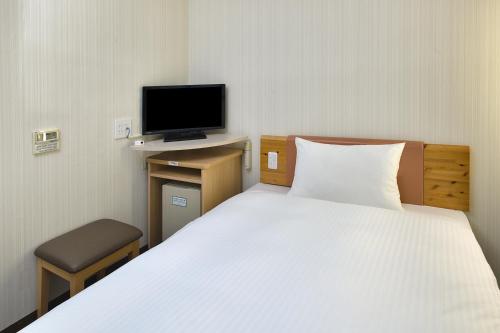 Single Room - Non-Smoking image 3