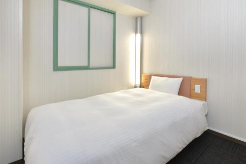 Single Room - Non-Smoking image 2
