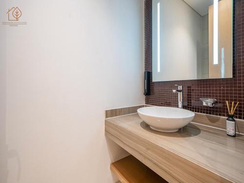 Elegant 2 Bedroom Apartment with Pool Views at Business Bay 211DPA-2, Dubaj (zdjęcie 2)