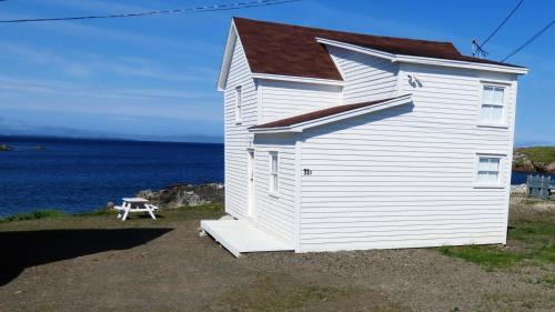 B&B Fogo - The Old Salt Box Co. - Aunt Glady's - Bed and Breakfast Fogo