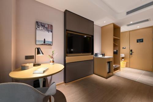 room detail thumbnail 1