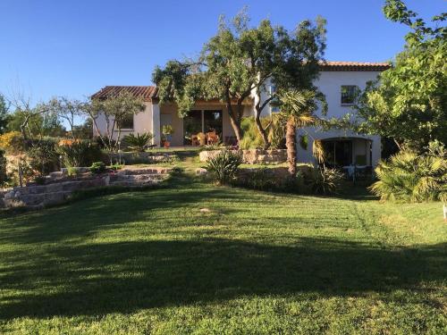 Flat with Garden in Charming Villa fully renovated near Pagode Hong Hien