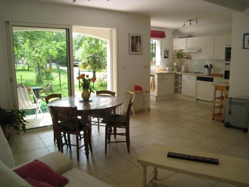 Flat with Garden in Charming Villa fully renovated near Pagode Hong Hien