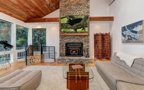 Mountain Top Escape - Stunning mountain views in Jasper, USA