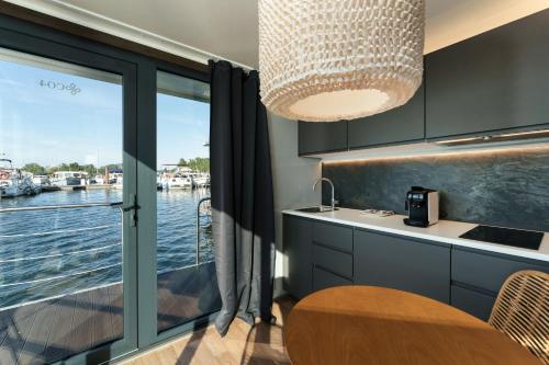 Surrounding environment, L'Escale Royale Saint-Martin-la-Garenne Port Ilon - Seine - Giverny in Other