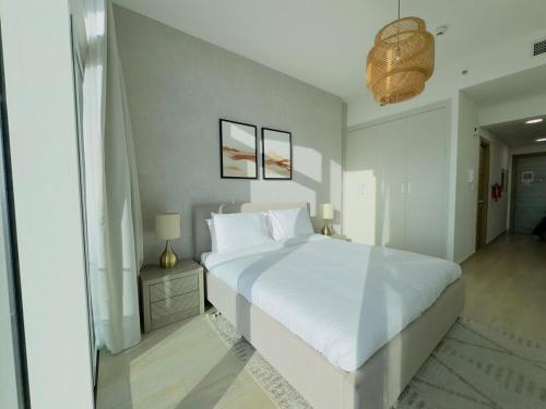 Sky-High Studio Marina Skyline View Bloom Tower, Dubaj