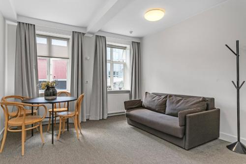 Superior One-Bedroom image 1