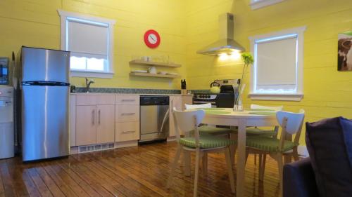 virtuve, The Old Salt Box Co. - Daisy's Place in Merritt's Harbour (NL)