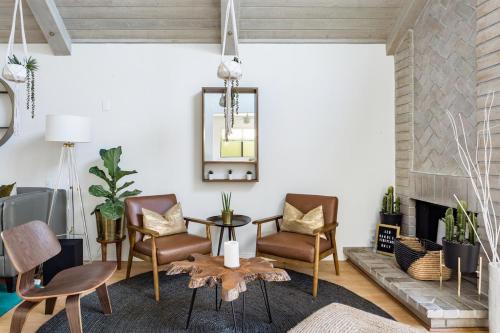 Silver Triangle Oasis with Verdant Backyard, Los Angeles