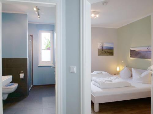 One-Bedroom Apartment with Terrace image 4