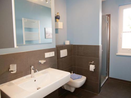 One-Bedroom Apartment with Terrace image 3
