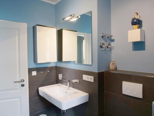 One-Bedroom Apartment with Terrace image 2