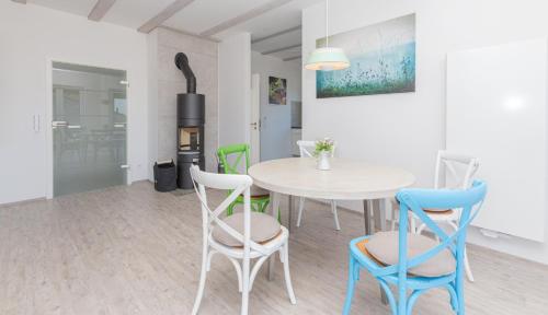 Fewo Sudstrand mit Terrasse, Kamin und Sauna in Ostseebad Sellin