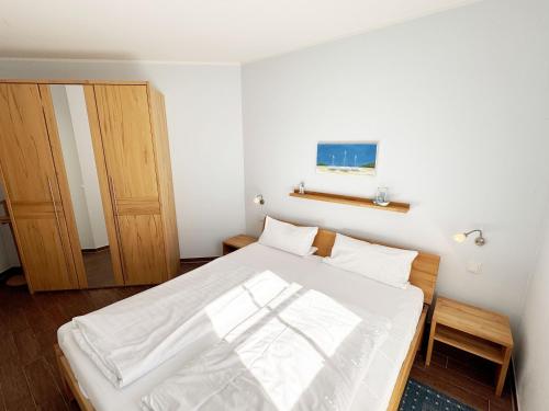 Two-Bedroom Apartment with Terrace image 9