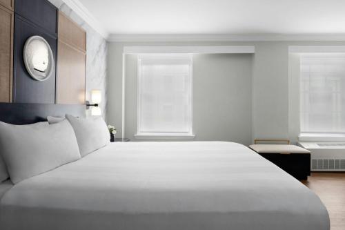 King Room image 4